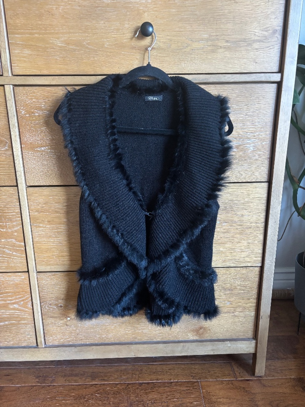 Cupio sweater vest, rabbit fur trim
